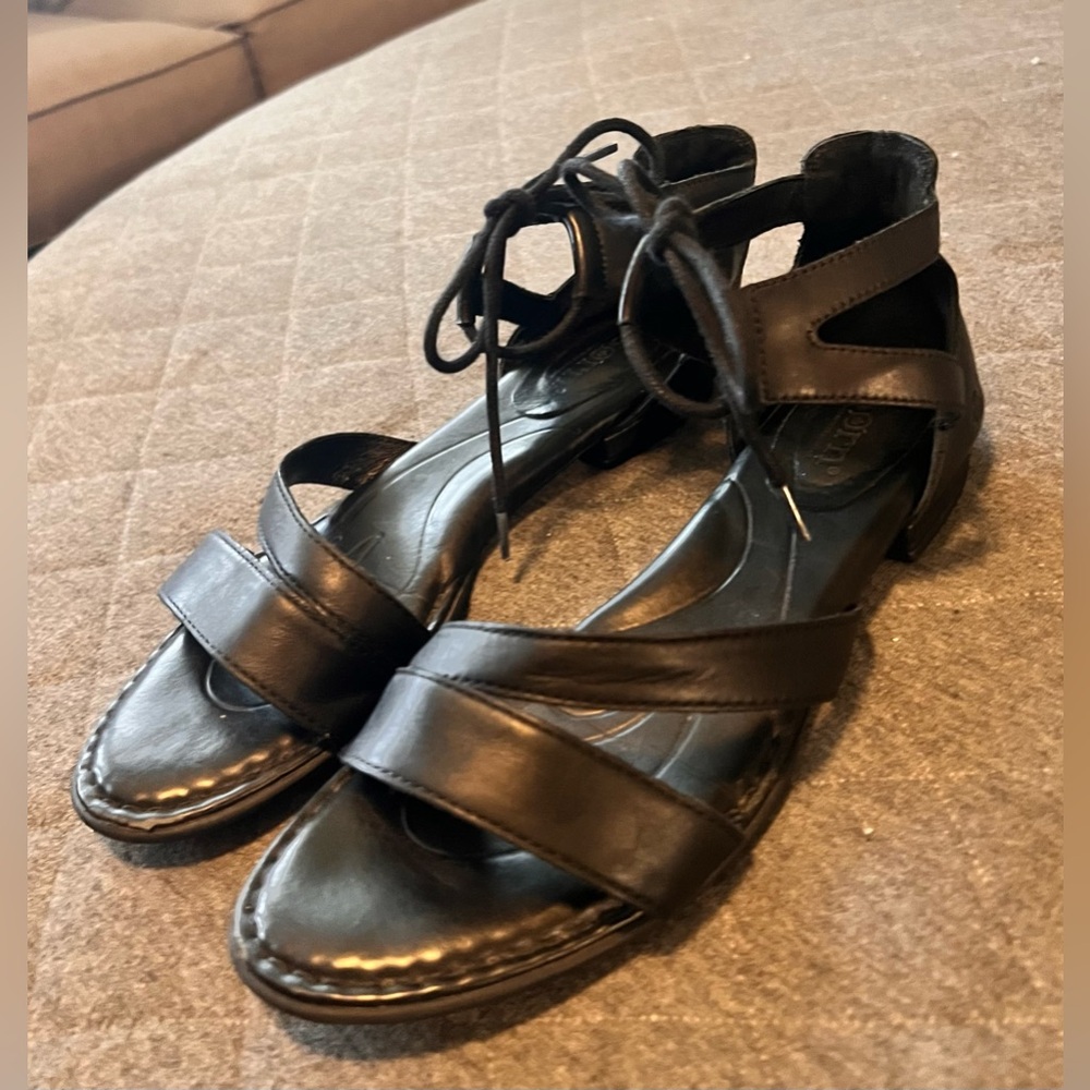 BORN Sz 8 Casma Black Leather Sandals Orig $170 Great Condition